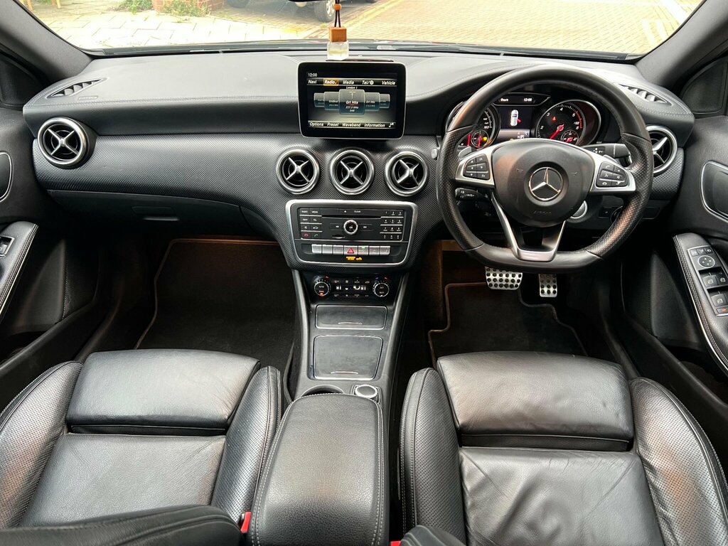 Mercedes-Benz A Class 1.5 A180d Amg Line Premium 7G-dct Euro 6 Ss 5 ST67UTT Black #2