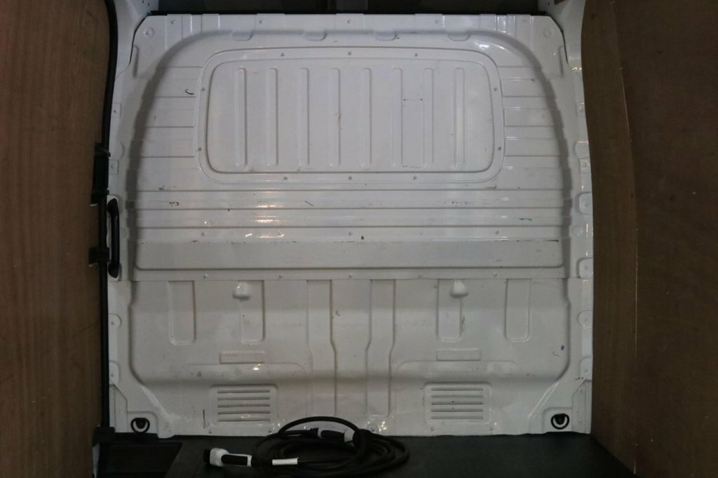 Maxus eDeliver 9 88.5Kwh Panel Van Fwd L3 H3 204 White #15