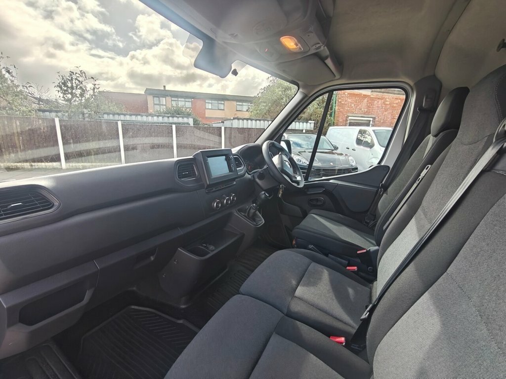 Renault Master 2.3L Business MC72AHJ White #4