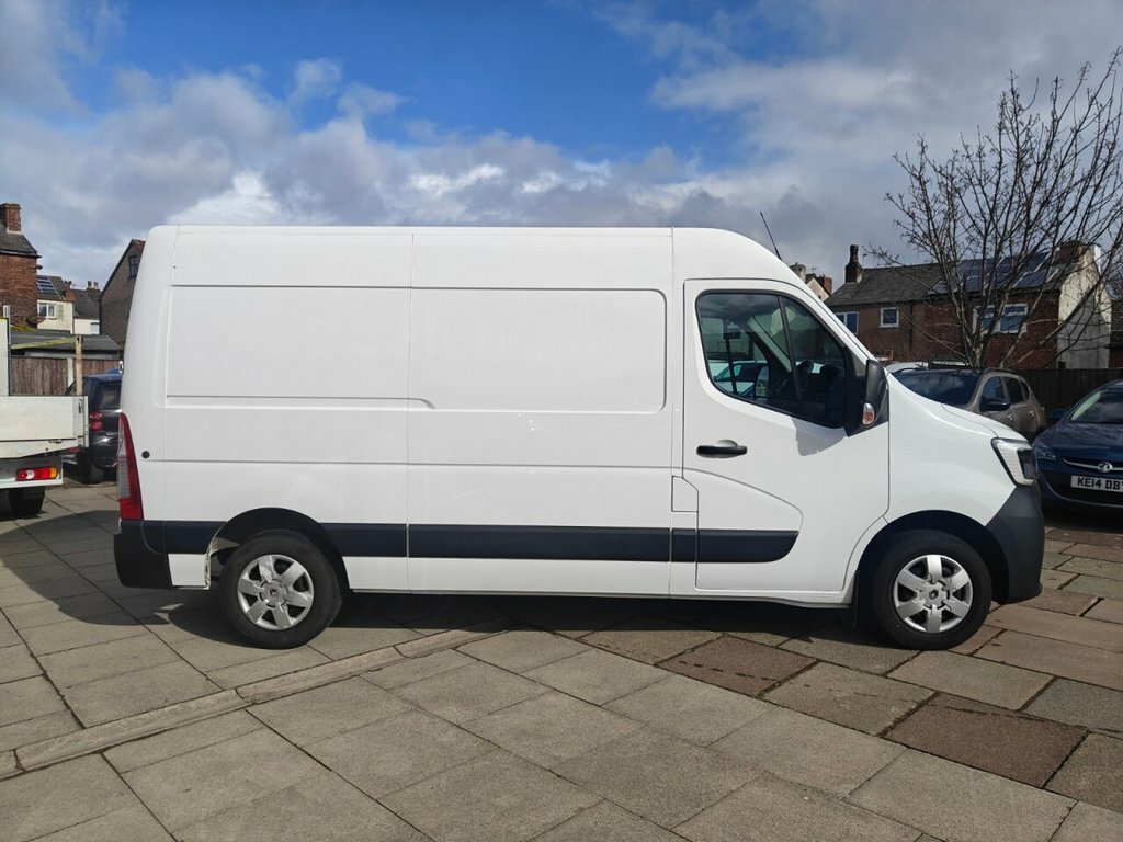 Renault Master 2.3L Business MC72AHJ White #2