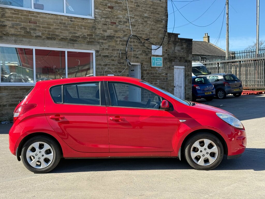 Hyundai I20 1.2 Comfort Hatchback Euro 4 77 Red #2