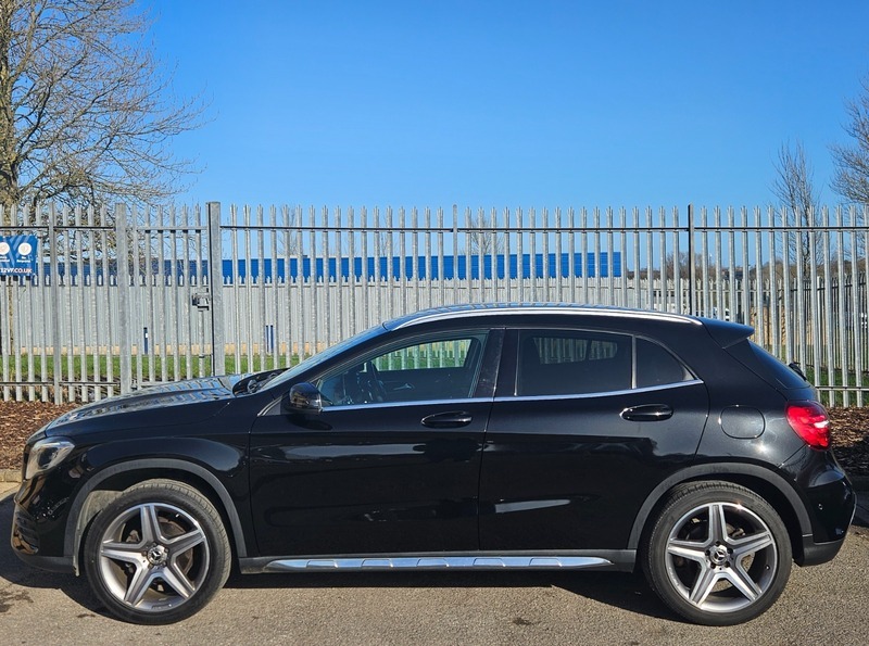 Mercedes-Benz C Class 1.6 Gla200 Amg Line Black #3