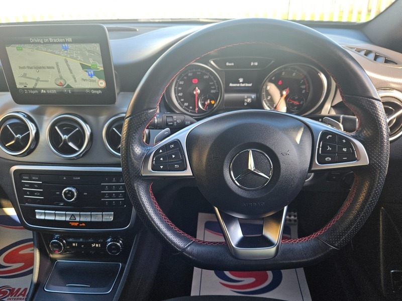 Mercedes-Benz C Class 1.6 Gla200 Amg Line Black #5