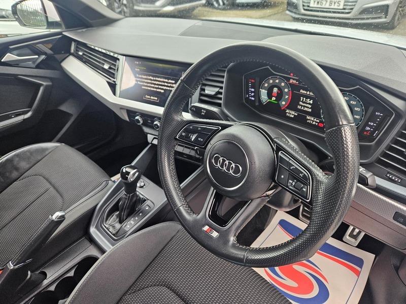Audi A1 1.5 Tfsi 35 S KR19LXT White #5
