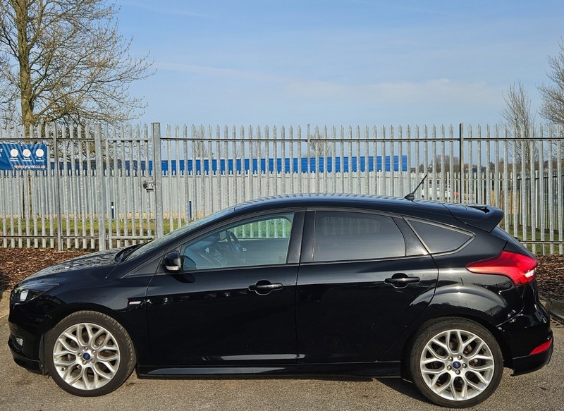 Ford Focus 1.5T Ecoboost St-line Hatchback BD67BFX Black #4