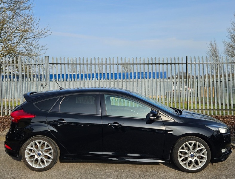 Ford Focus 1.5T Ecoboost St-line Hatchback BD67BFX Black #2