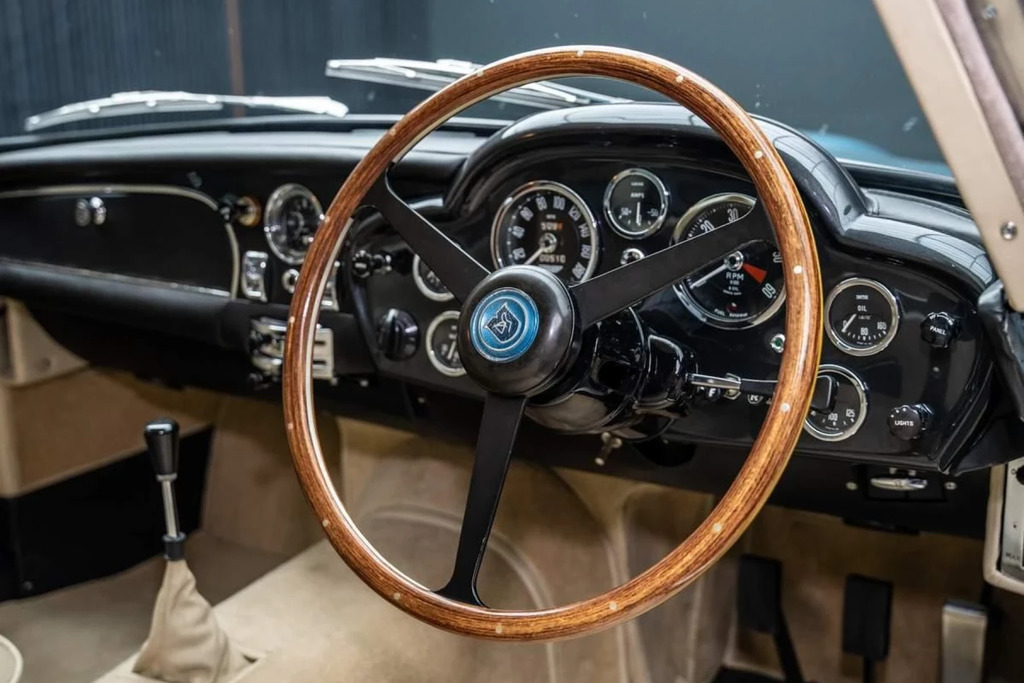 Aston Martin DB5 . JWE593C Blue #5