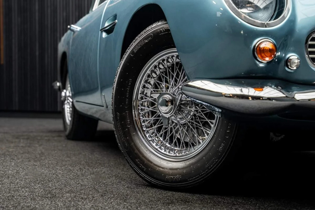 Aston Martin DB5 . JWE593C Blue #4