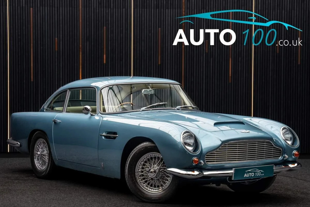 Aston Martin DB5 . Blue