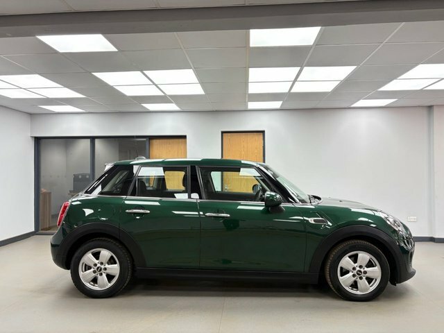 Mini Hatch 1.5 Cooper Hatchback Steptronic Euro 6 SA68CCU Green #3