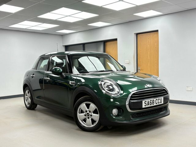 Mini Hatch 1.5 Cooper Hatchback Steptronic Euro 6 Green