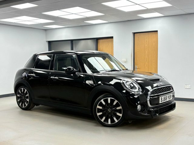 Mini Hatch 2.0 Cooper S Hatchback Euro 6 S BJ68YUV Black #2
