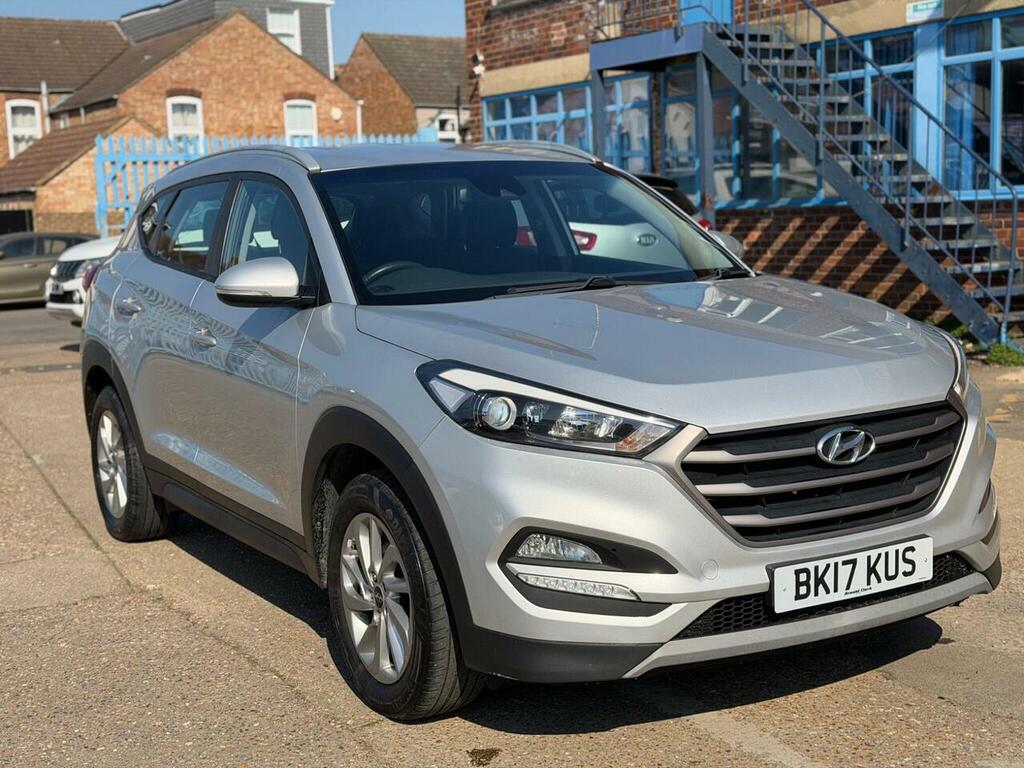 Hyundai Tucson 1.7 Crdi Blue Drive Se Nav Euro 6 Ss BK17KUS Silver #2
