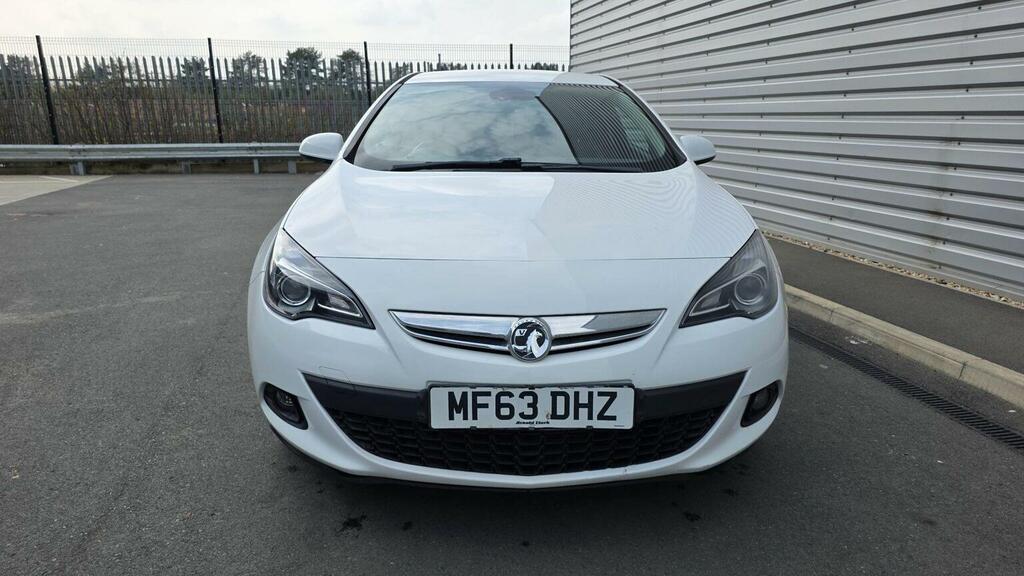 Vauxhall Astra GTC 2.0 Cdti Sri Euro 5 S S White #2