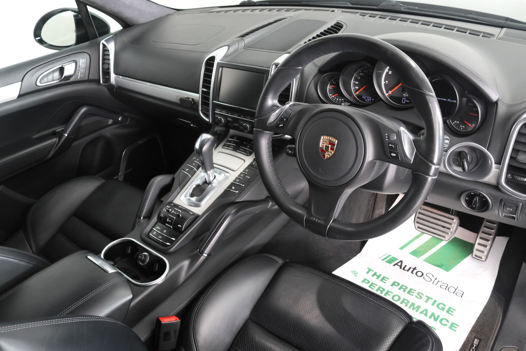 Porsche Cayenne V8 Turbo Tiptronic S Black #2