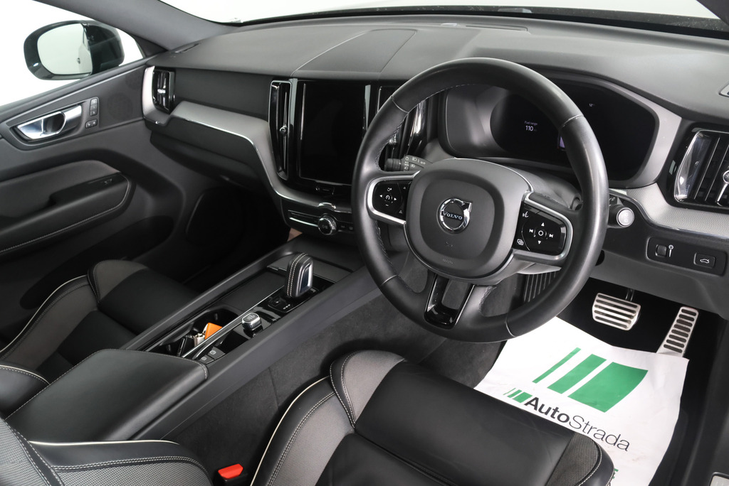 Volvo XC60 B4 R-design Awd Mhev CF71WKC Black #2
