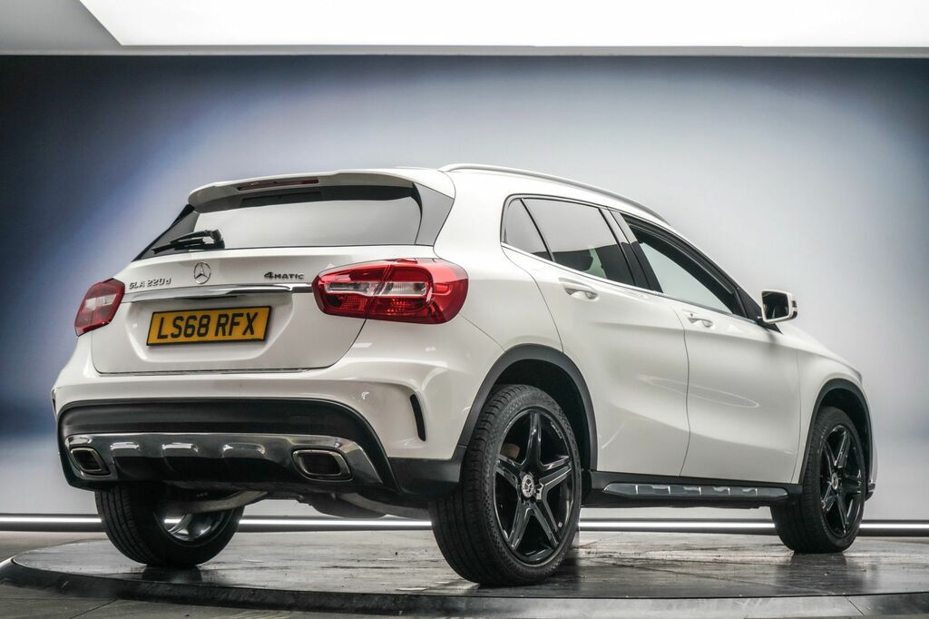 Mercedes-Benz GLA Class 2018 2.1 Gla220d Amg Line Suv 7G-dct 4M LS68RFX White #3