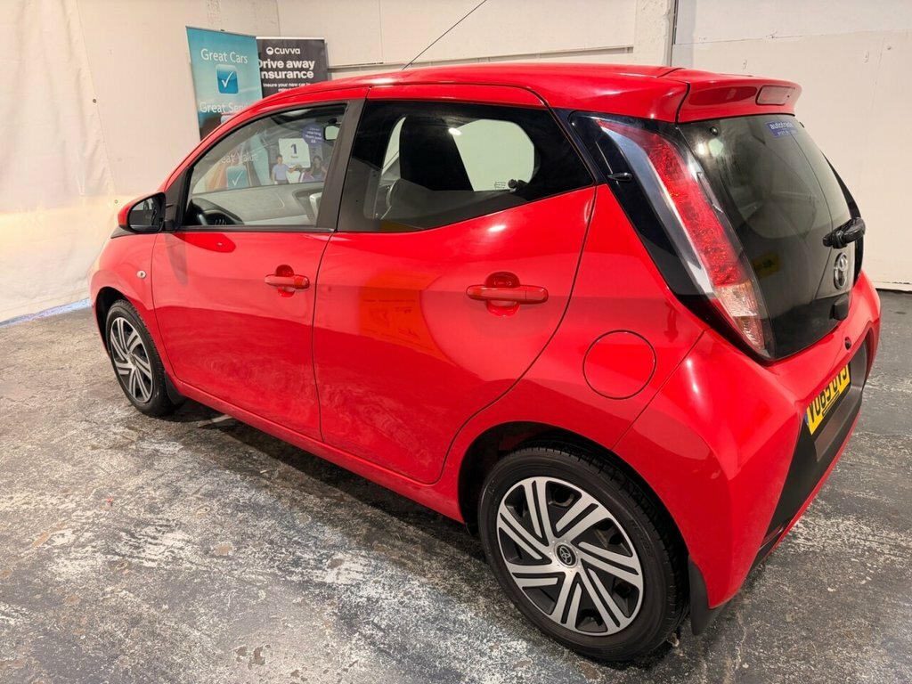 Toyota Aygo 1L X-play VO65UVJ Red #3