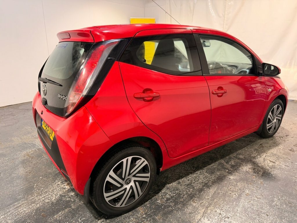 Toyota Aygo 1L X-play VO65UVJ Red #5