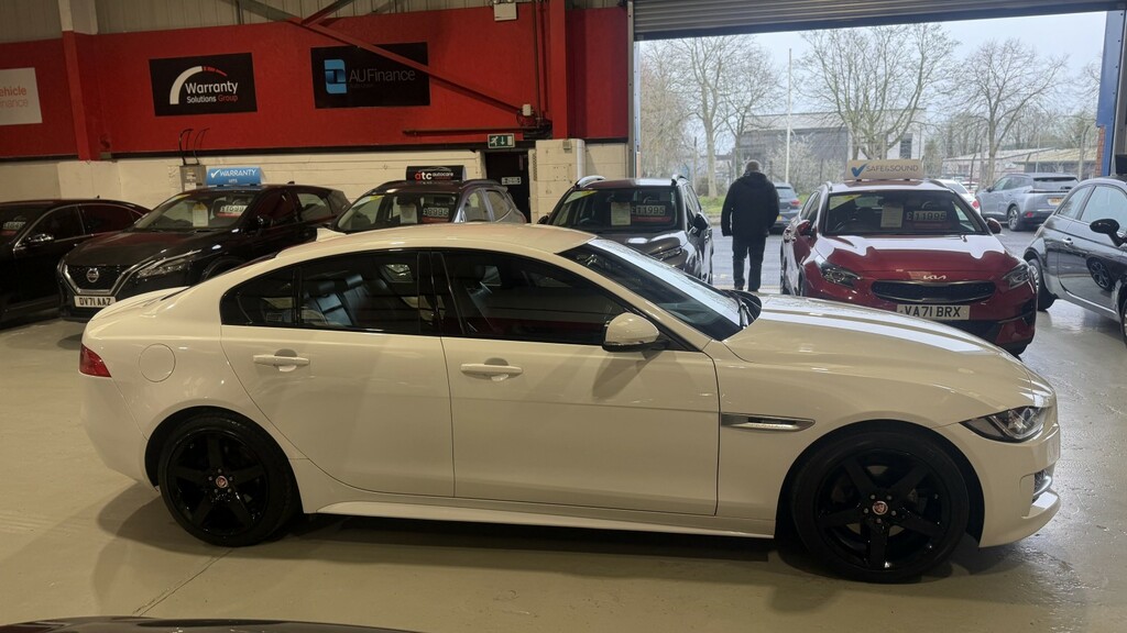 Jaguar XE Saloon 2.0 D R-sport 2016 DV66YXE White #4