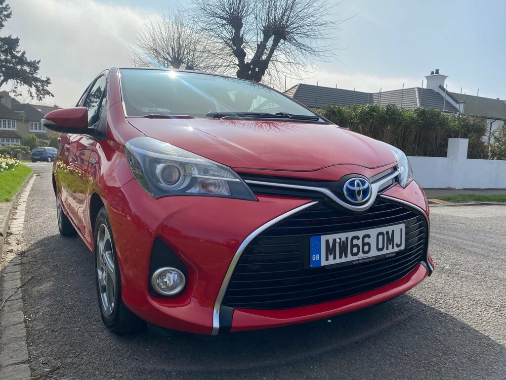 Toyota Yaris 1.5 Vvt-h Icon E-cvt Euro 6 Red
