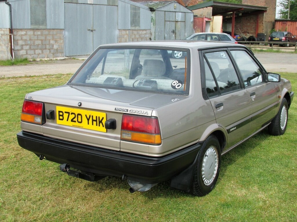 Toyota Corolla 1.3 Gl Saloon Beige #4