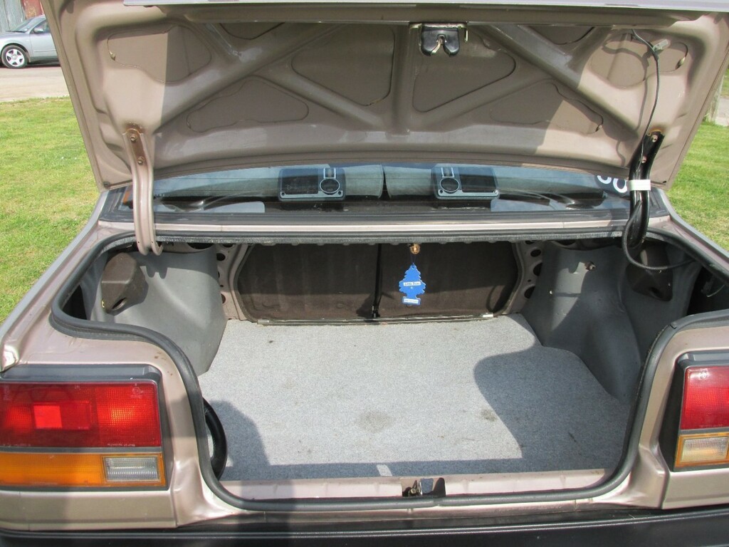 Toyota Corolla 1.3 Gl Saloon Beige #5