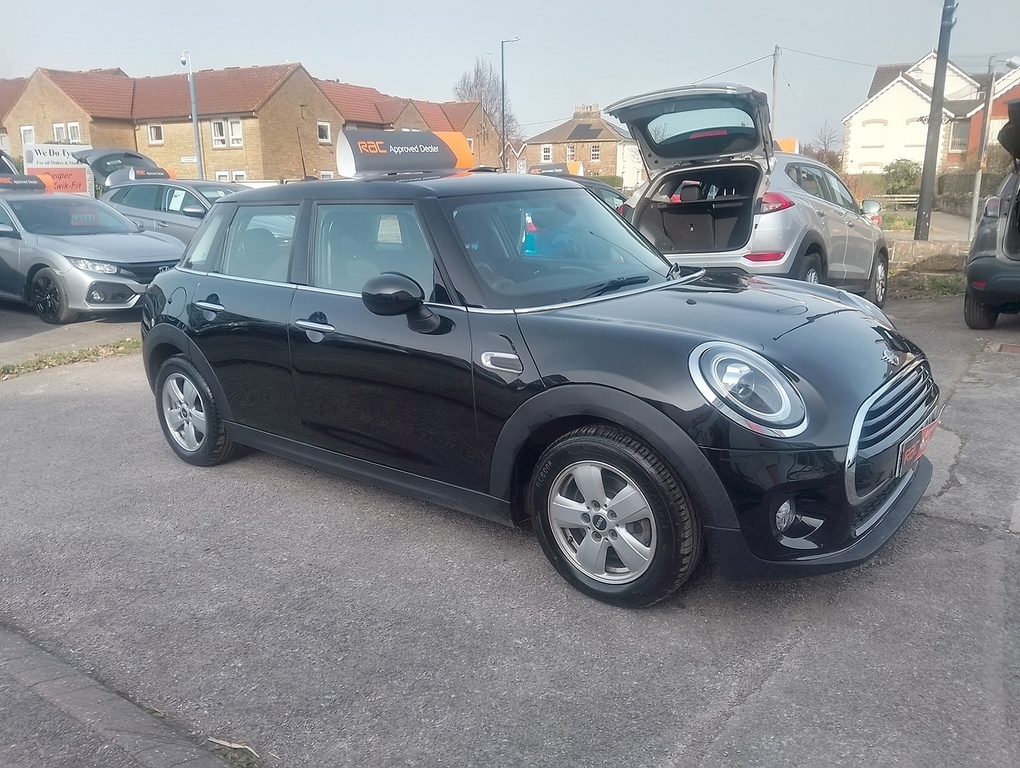 Mini Hatch Cooper Black
