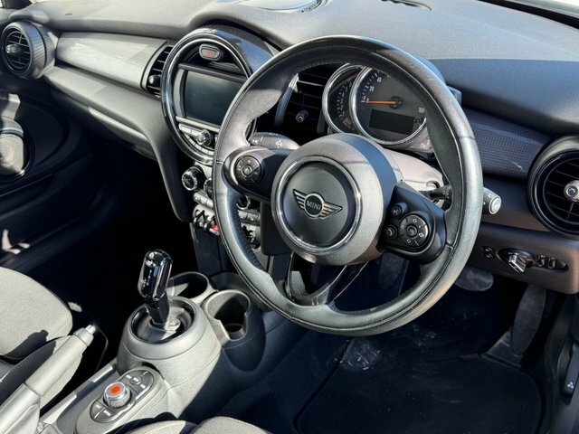 Mini Hatch 1.5 Cooper Hatchback AO68DFX White #4