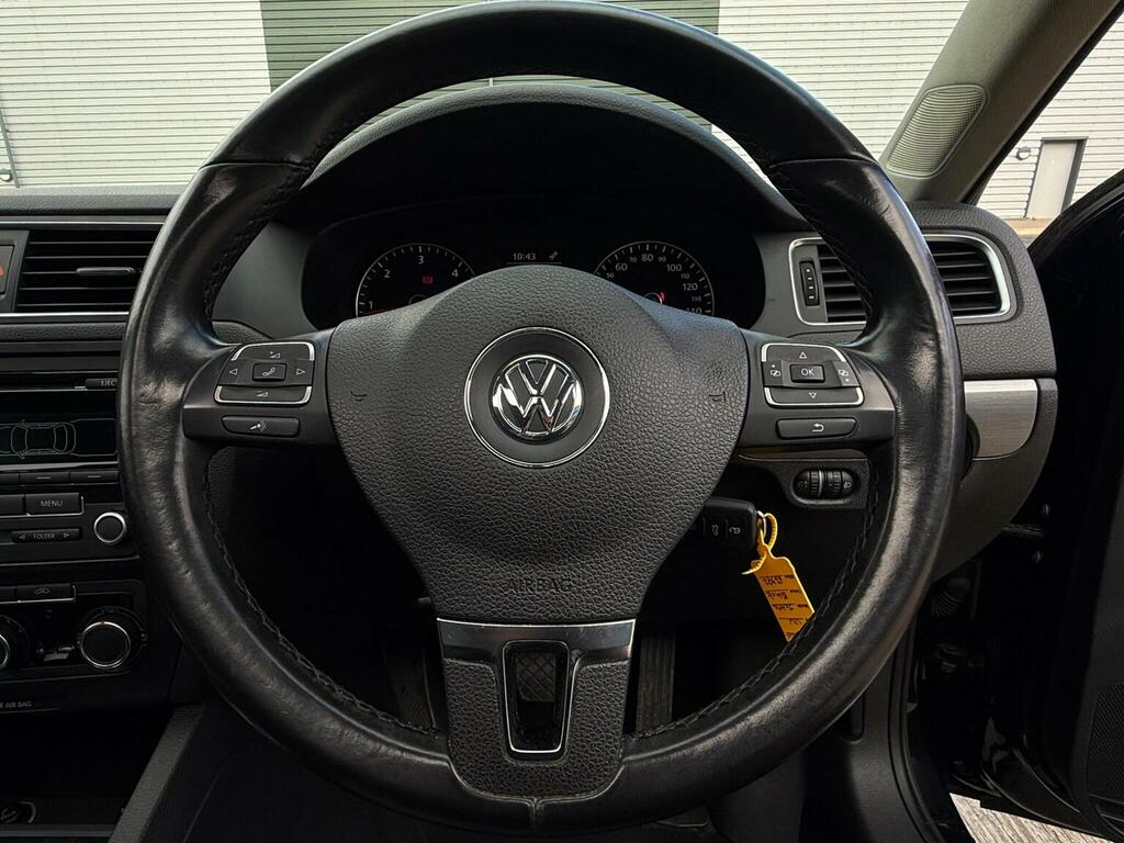 Volkswagen Jetta Saloon 2.0 Tdi Se 2011 Grey #67