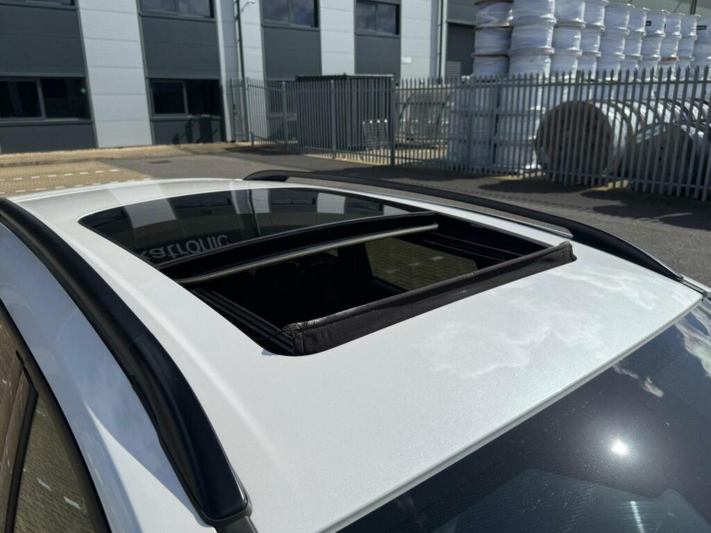 Ford Kuga Suv 2.0 Tdci Ecoblue St-line Edition Powershift Aw EX69YKO White #2