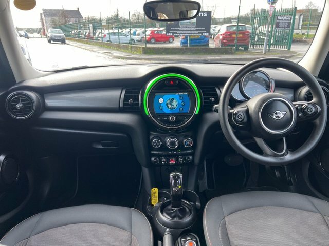 Mini Hatch 1.5 Cooper Classic Hatchback Steptronic PX70KHD Black #3