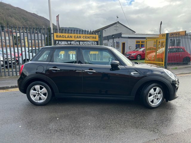Mini Hatch 1.5 Cooper Classic Hatchback Steptronic PX70KHD Black #2