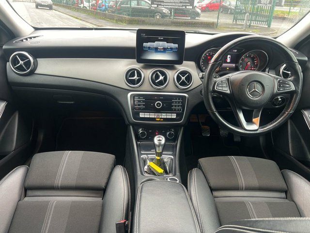 Mercedes-Benz GLA Class 1.6 Gla180 Urban Edition Suv Eur KS68KYJ White #3