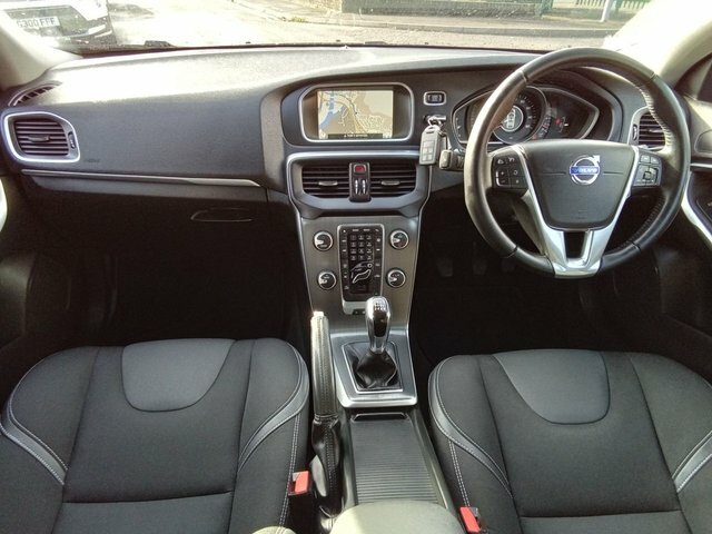 Volvo V40 2.0 T2 Se Nav Hatchback Euro 6 Blue #3