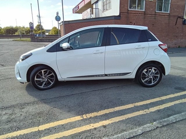 Toyota Yaris 1.5 Vvt-i Y20 Bi-tone Hatchback CV20DFZ White #6