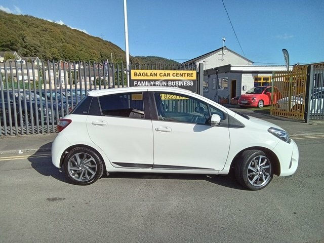 Toyota Yaris 1.5 Vvt-i Y20 Bi-tone Hatchback CV20DFZ White #2