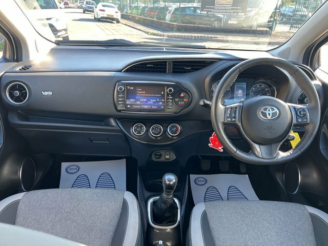 Toyota Yaris 1.5 Vvt-i Y20 Bi-tone Hatchback CV20DFZ White #3