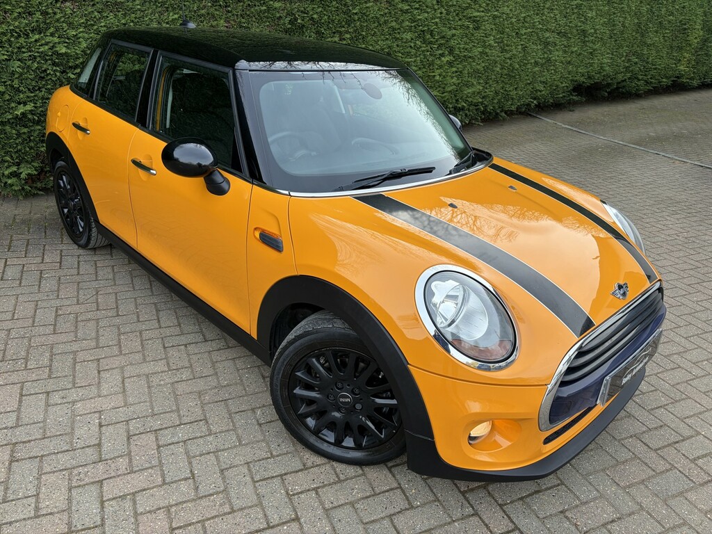 Mini Hatch 1.5 5-Door Hatch Cooper D YB66GSV Orange
