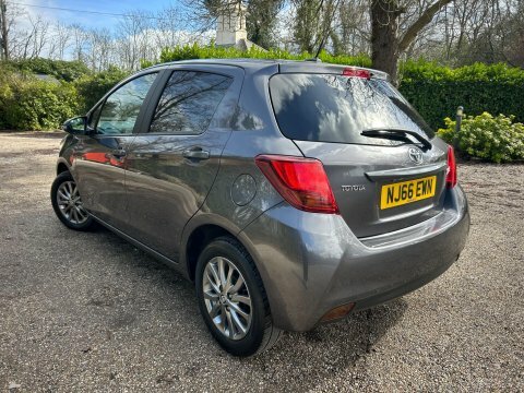 Toyota Yaris 2016 66 1.33 Grey #4