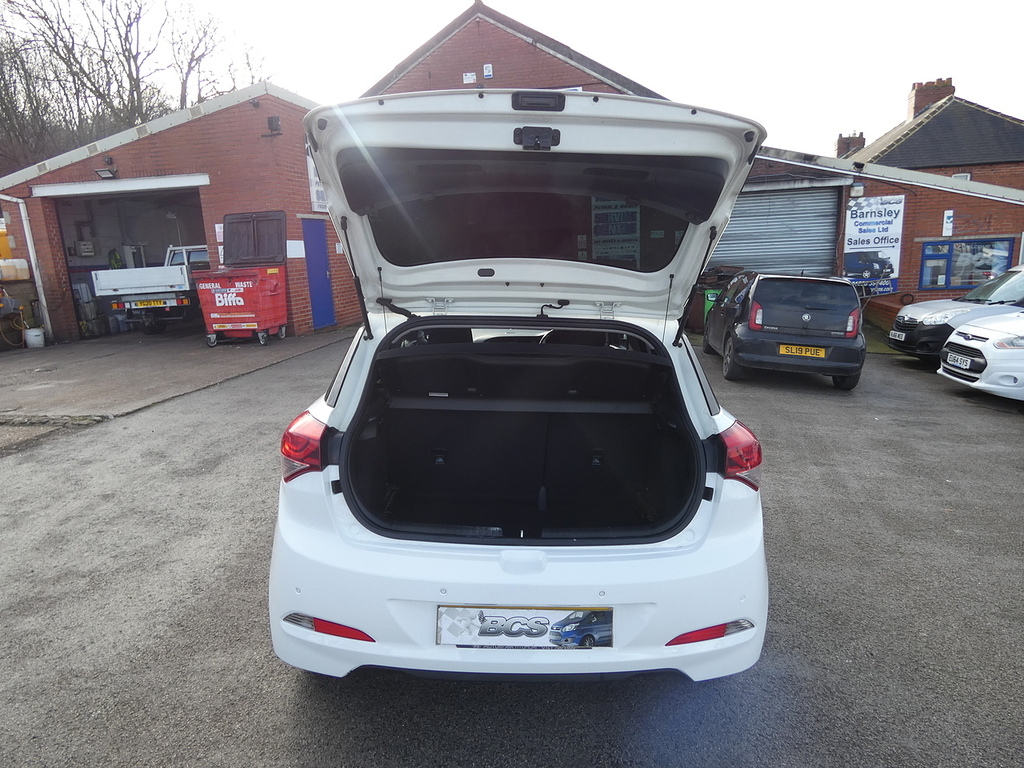 Hyundai I20 1.4Crdi Se Hatch Stunning Car U4020 White