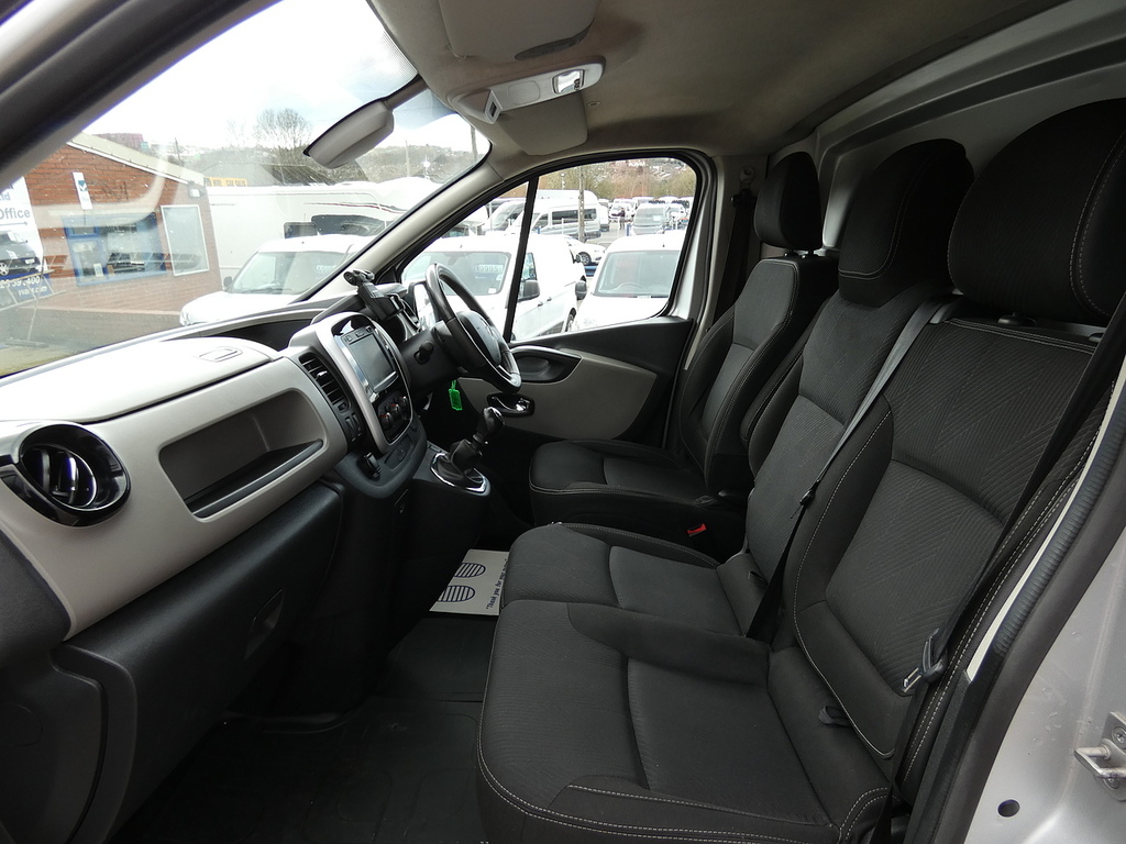 Renault Trafic 1.6Dci Sport Lwb L2 120Ps Stunning Van U5160 Ule MD19FGA Silver #6