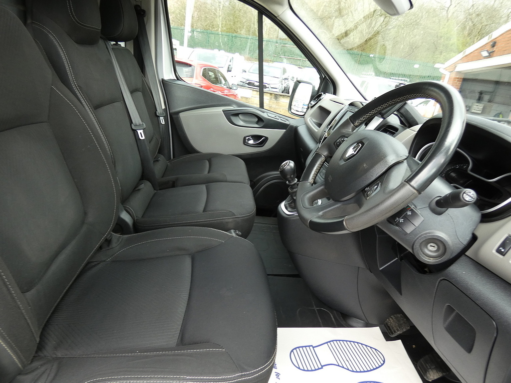 Renault Trafic 1.6Dci Sport Lwb L2 120Ps Stunning Van U5160 Ule Silver