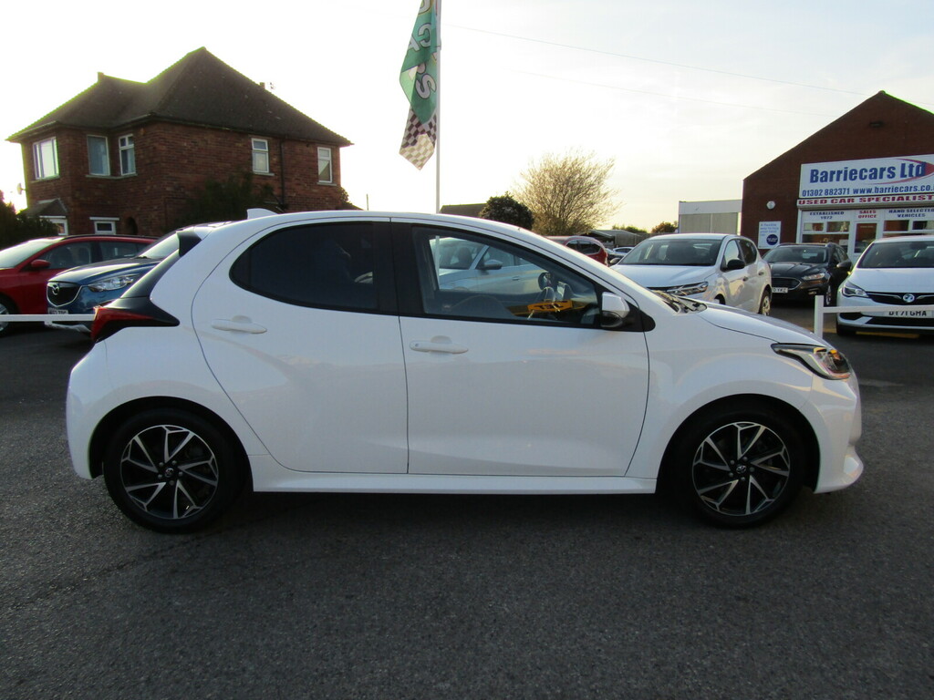 Toyota Yaris 1.5 Vvt-h Design E-cvt Euro 6 S S CA72BPX White #6