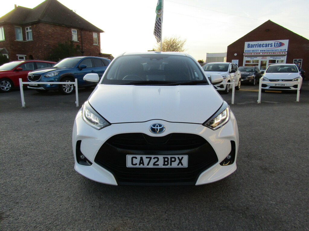 Toyota Yaris 1.5 Vvt-h Design E-cvt Euro 6 S S CA72BPX White #4