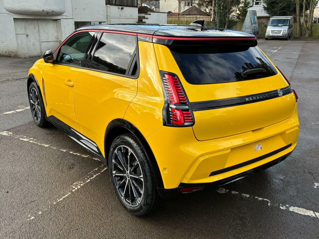 Renault 5 E-Tech Comfort Range 52Kwh Iconic Five  Black #4