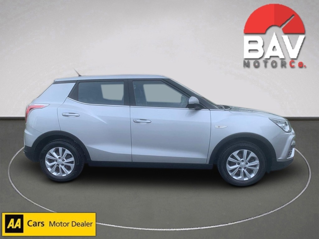 SsangYong Tivoli P Ex Silver #2