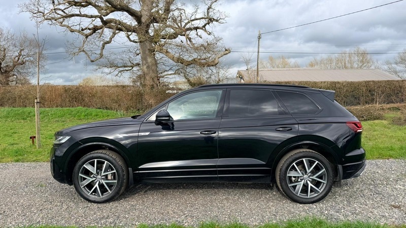 Volkswagen Touareg 3.0 Tdi V6 R-line MGZ7636 Black #4