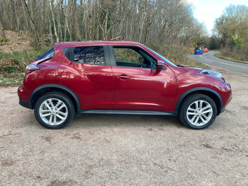 Nissan Juke Nissan Juke 1.2 N-connecta Dig-t Hatchback. CK16ZWU Red #5
