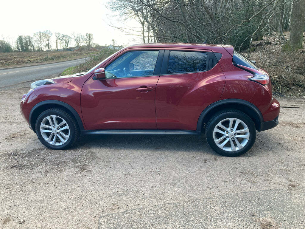 Nissan Juke Nissan Juke 1.2 N-connecta Dig-t Hatchback. CK16ZWU Red #6